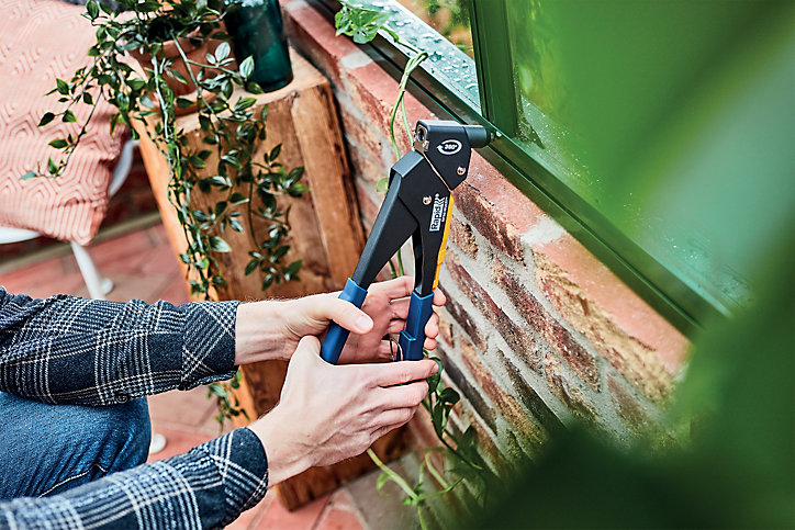 Pince à riveter Rapid RP60 multi + 150 rivets + 3 forets, Coffret