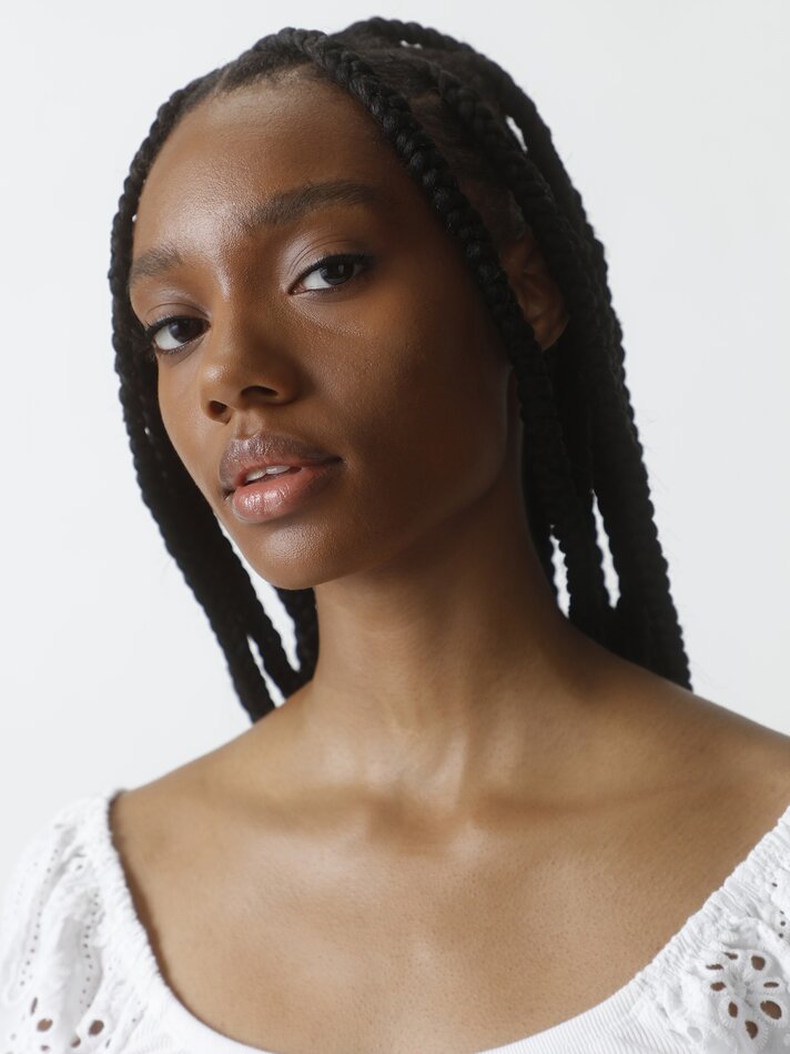 Top cropped com mangas vazadas - Branco
