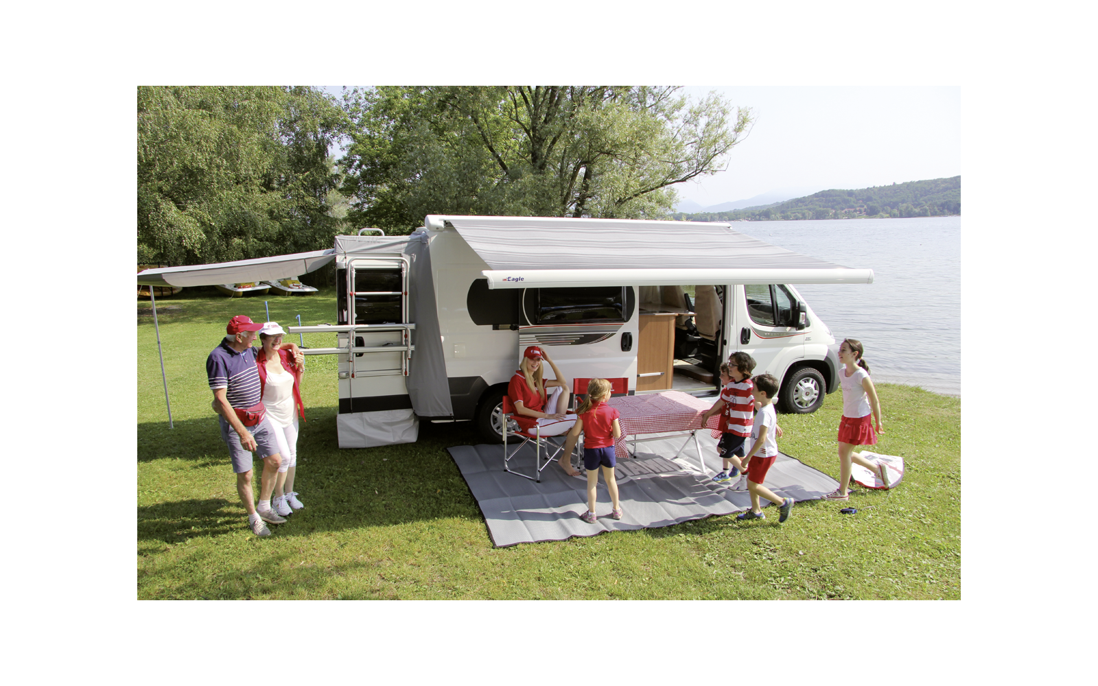 Fiamma F65eagle 400 Markise mit Motor Tuchfarbe Royal Grey 420 cm Gehäusefarbe Titanium
