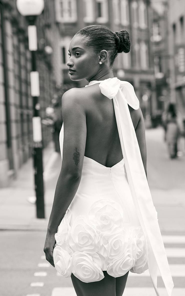 Blanc Robe Moulante Premium Tissée À Col Bénitier Et Détails De Volants Floraux