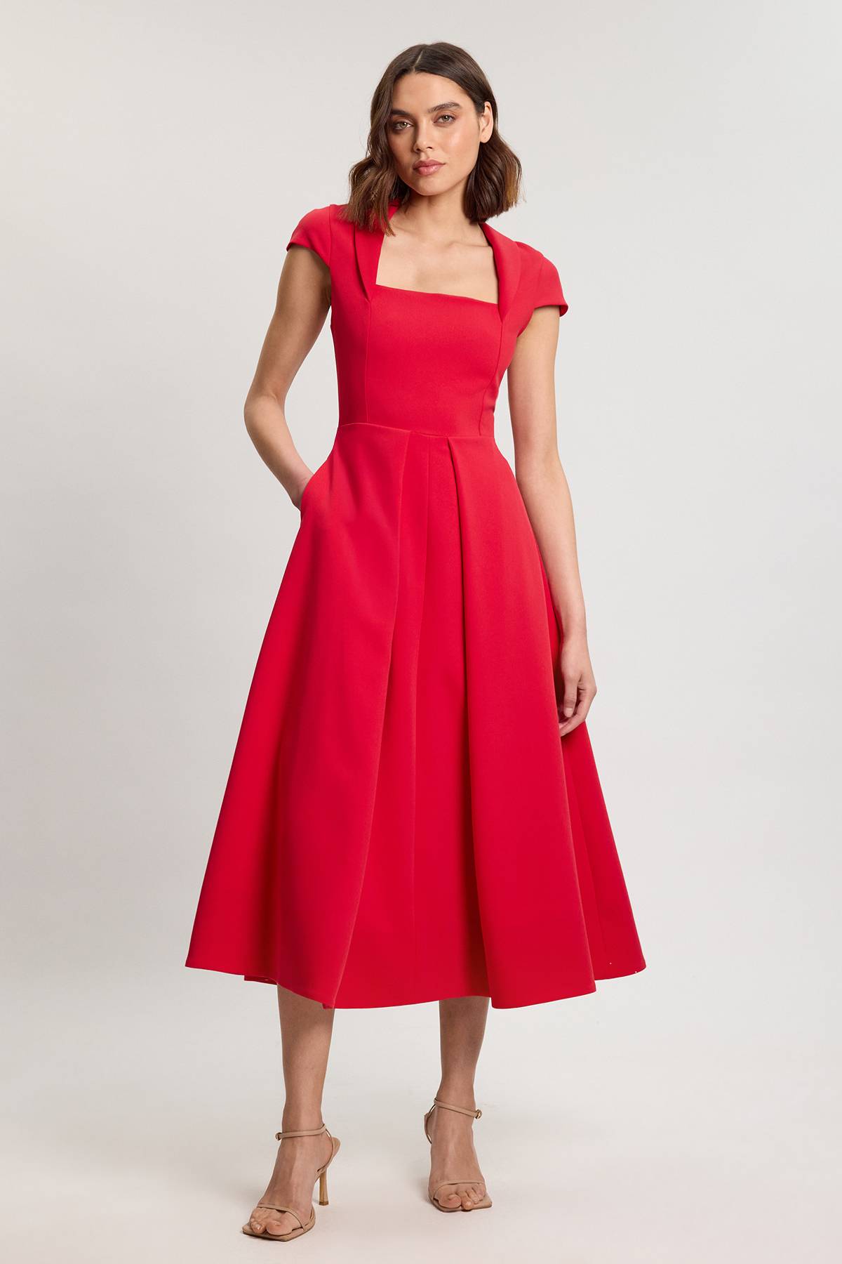KarenMillen Robe Longue Évasée À Jupe Ample, Encolure Carrée Et Coupe Ajustée Petite