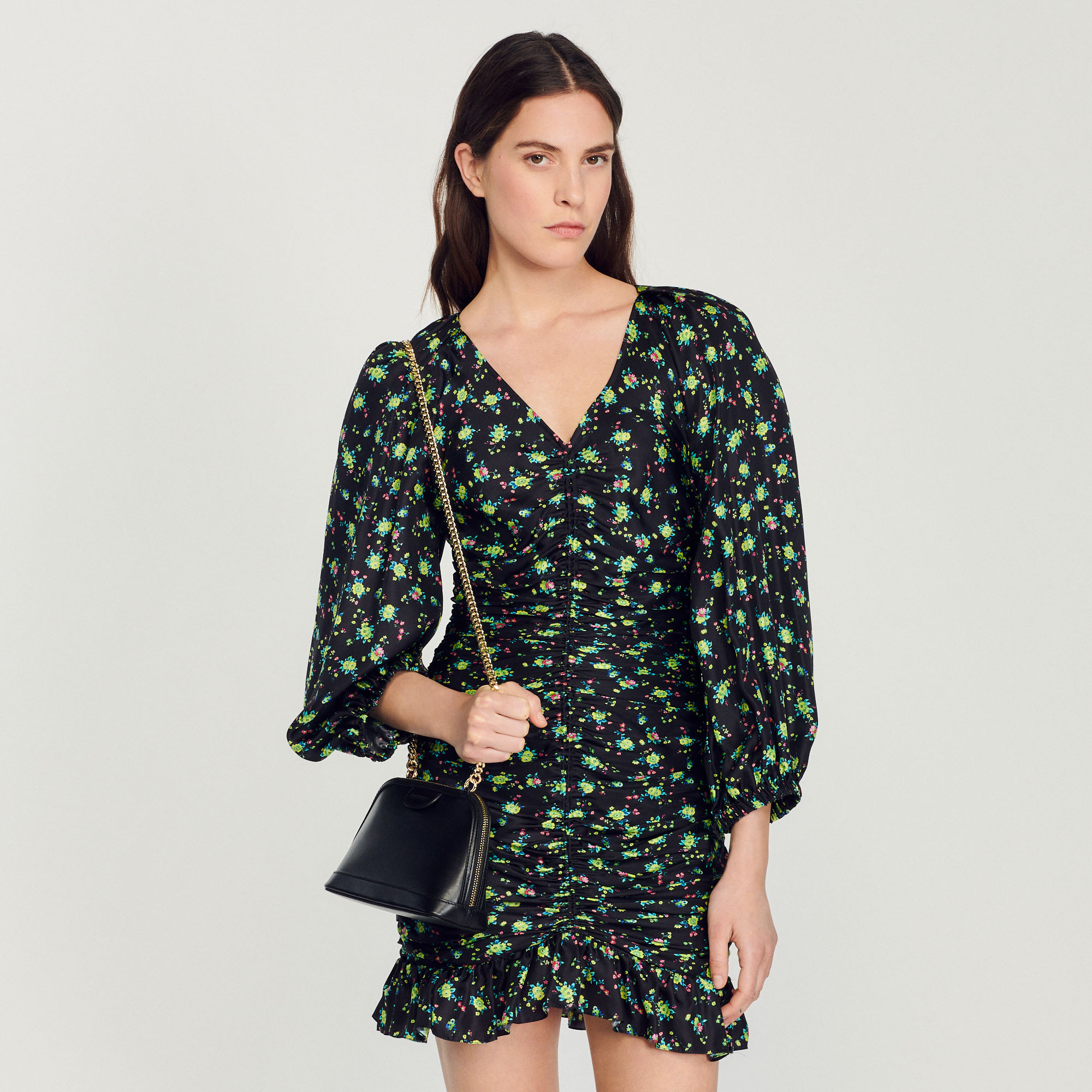 Robe courte froncee á imprime fleuri