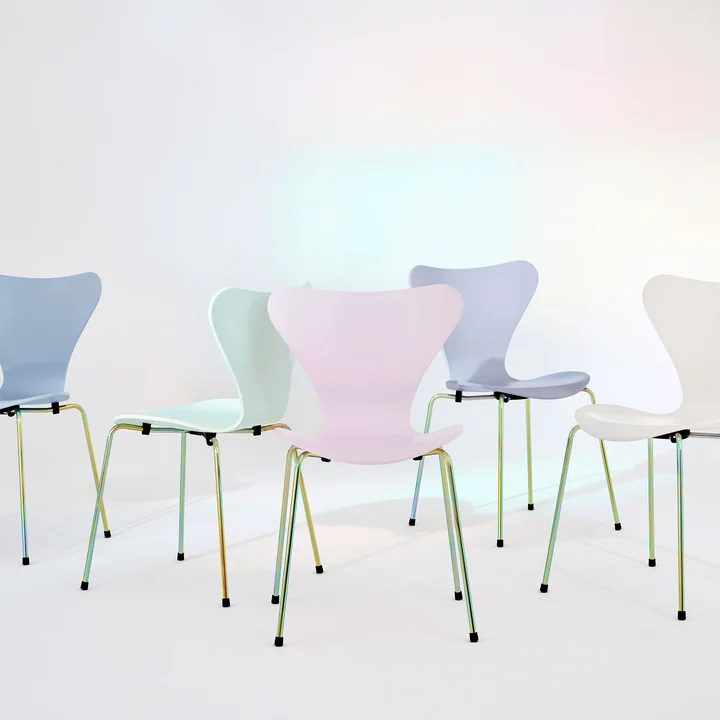 Fritz Hansen - Serie 7 Stuhl ungepolstert, rainbow / 7:14 AM beige (Special Edition 2025)