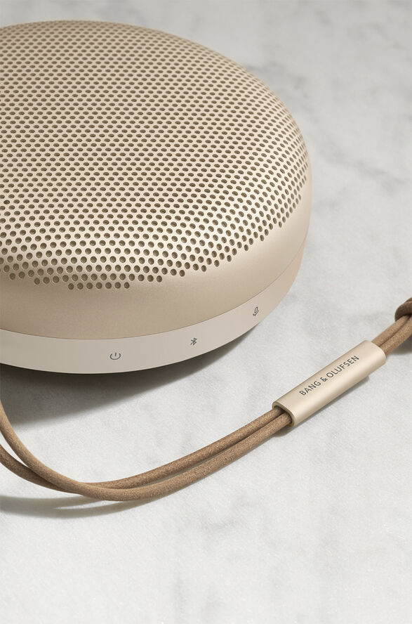 Bang & Olufsen Beosound A1 2nd Gen Bluetooth højttaler Gold tone