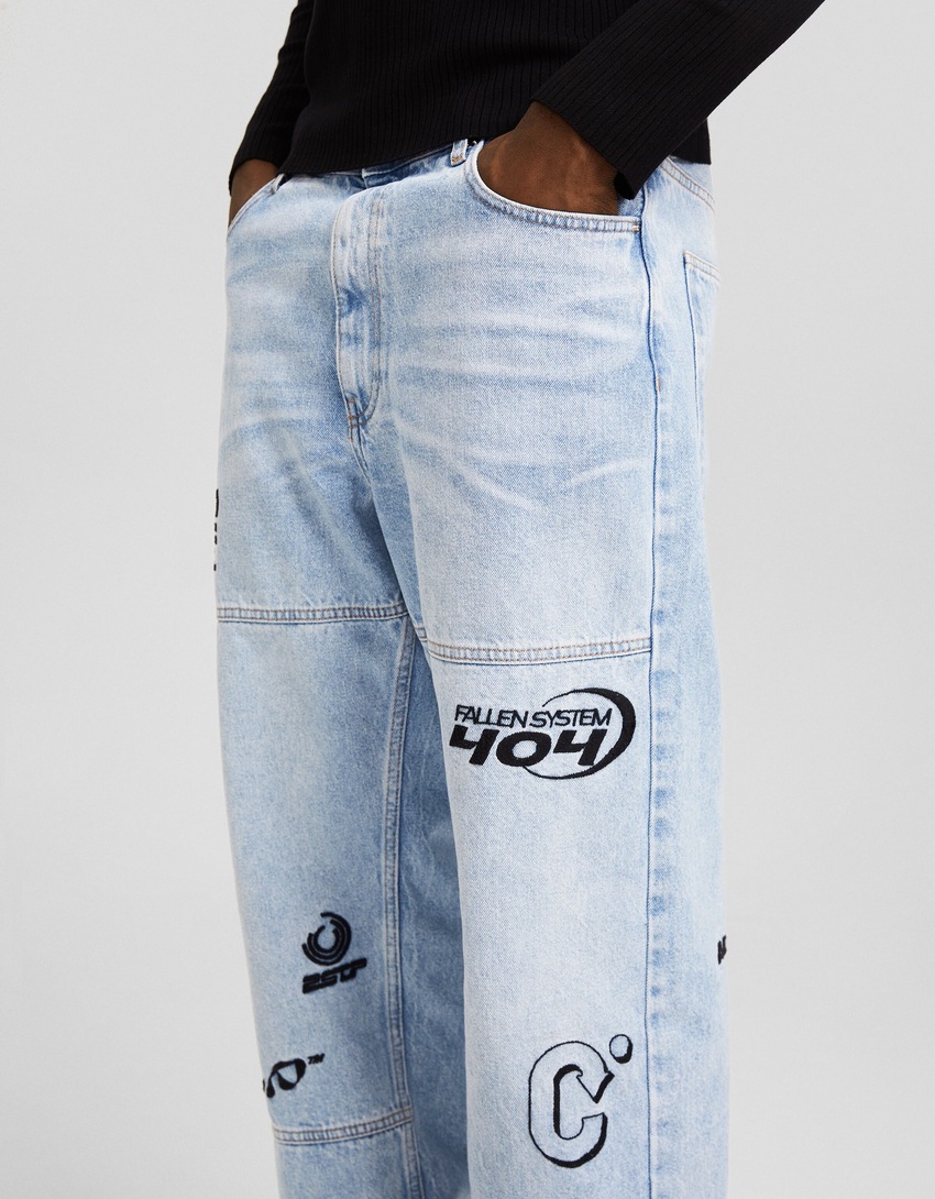 Calça jeans larga bordada