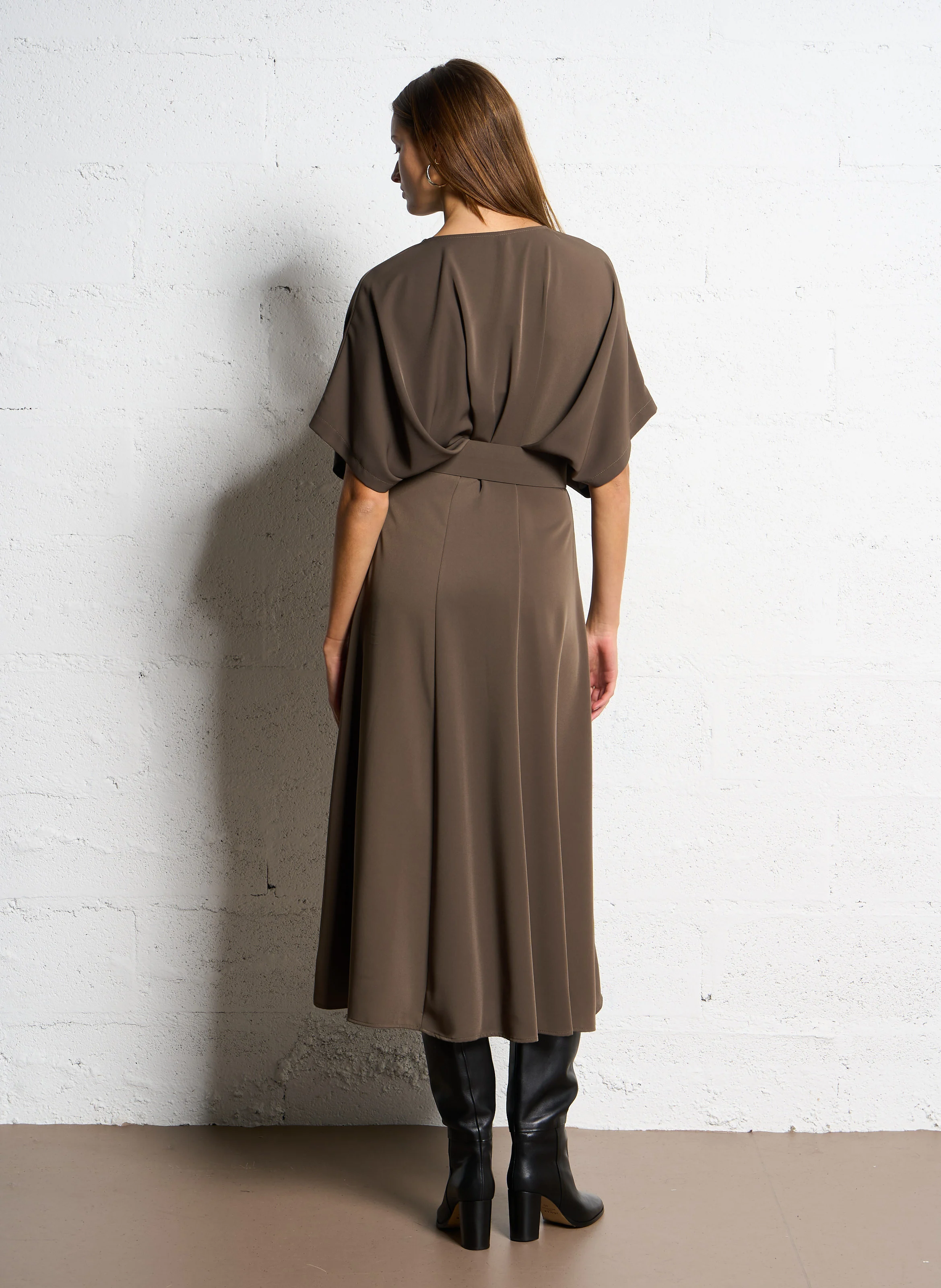 Robe longue col rond ceinturée | Kaki
