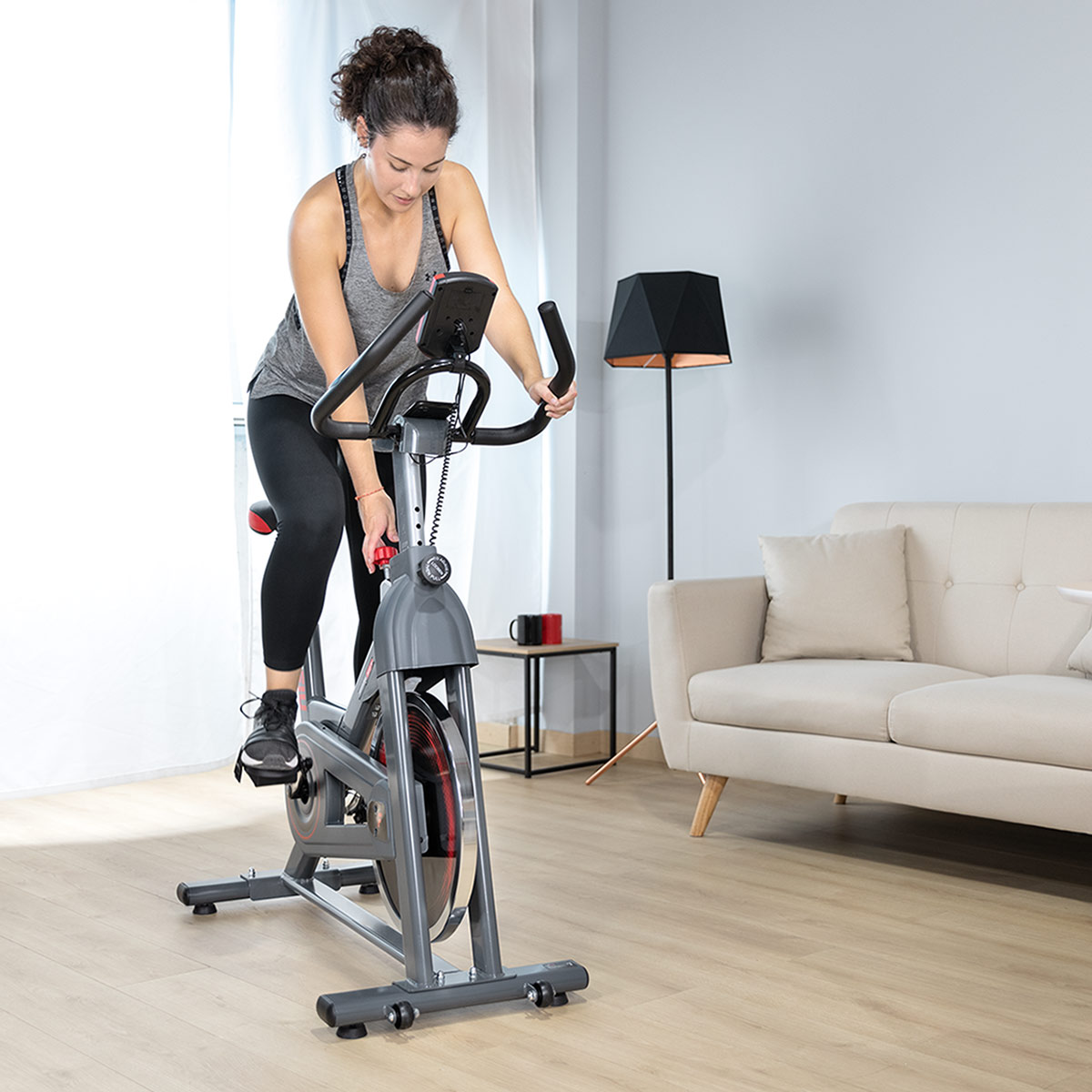 Bicicleta ergométrica Fitfiu Besp-70 com volante de 13 kg