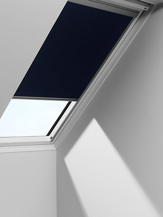 Store occultant fenêtre de toit Velux DKL M04 bleu