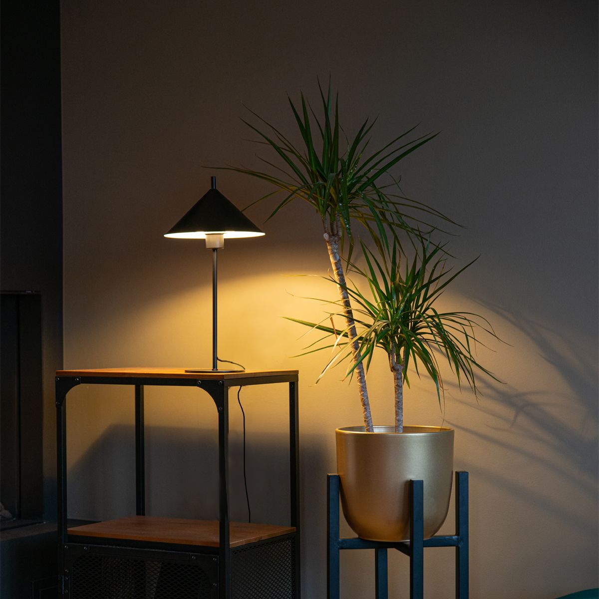 Design tafellamp zwart - Triangolo