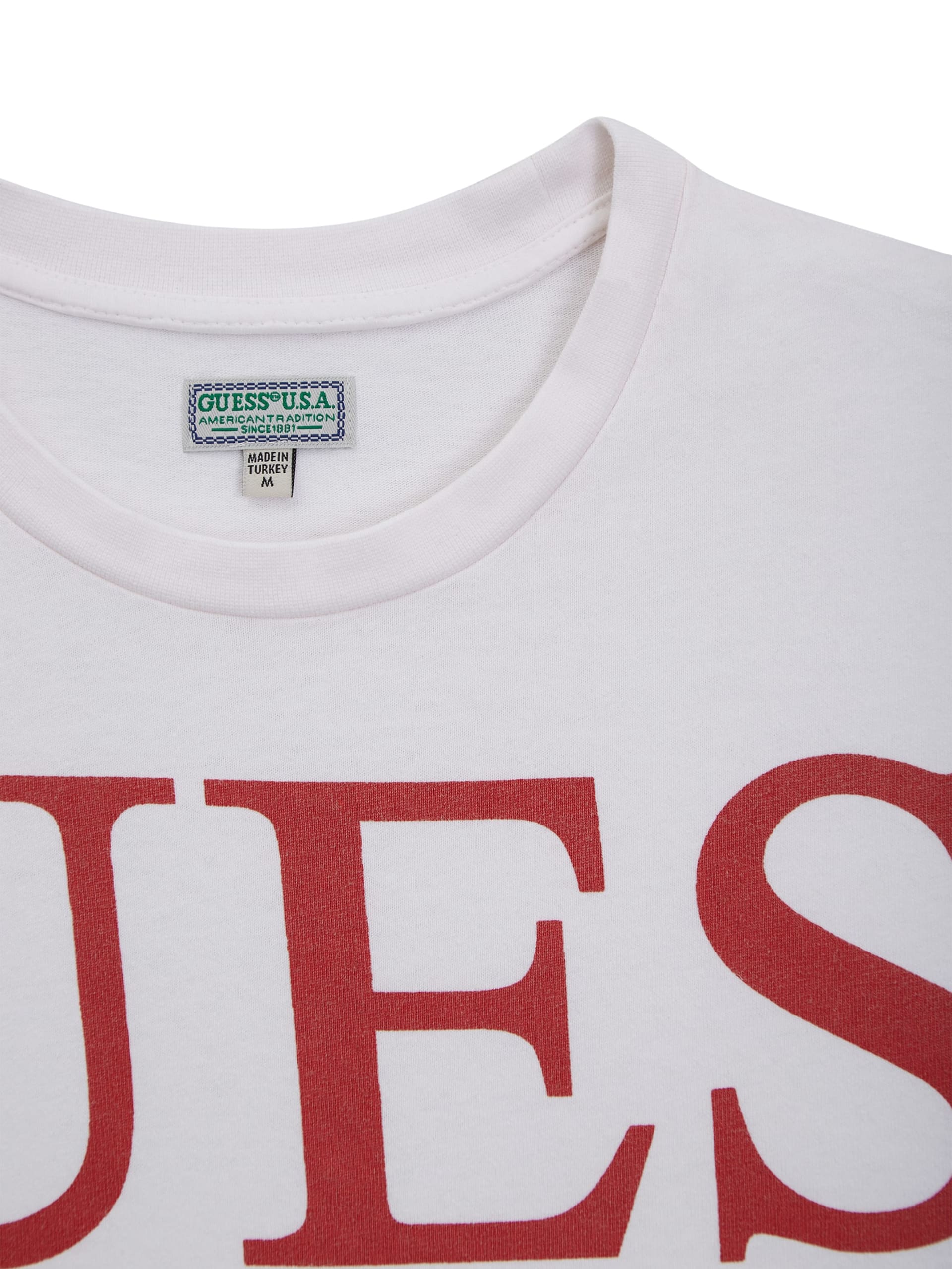 Camiseta com logo transversal