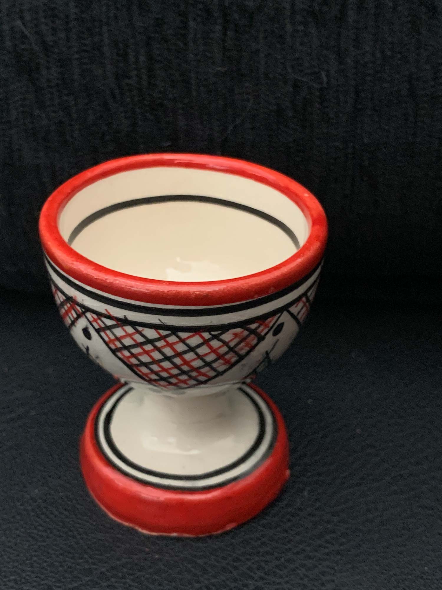 Keramik-Eierbecher, rot, weiß, H 7 cm, Ø 5 cm zu 3,80