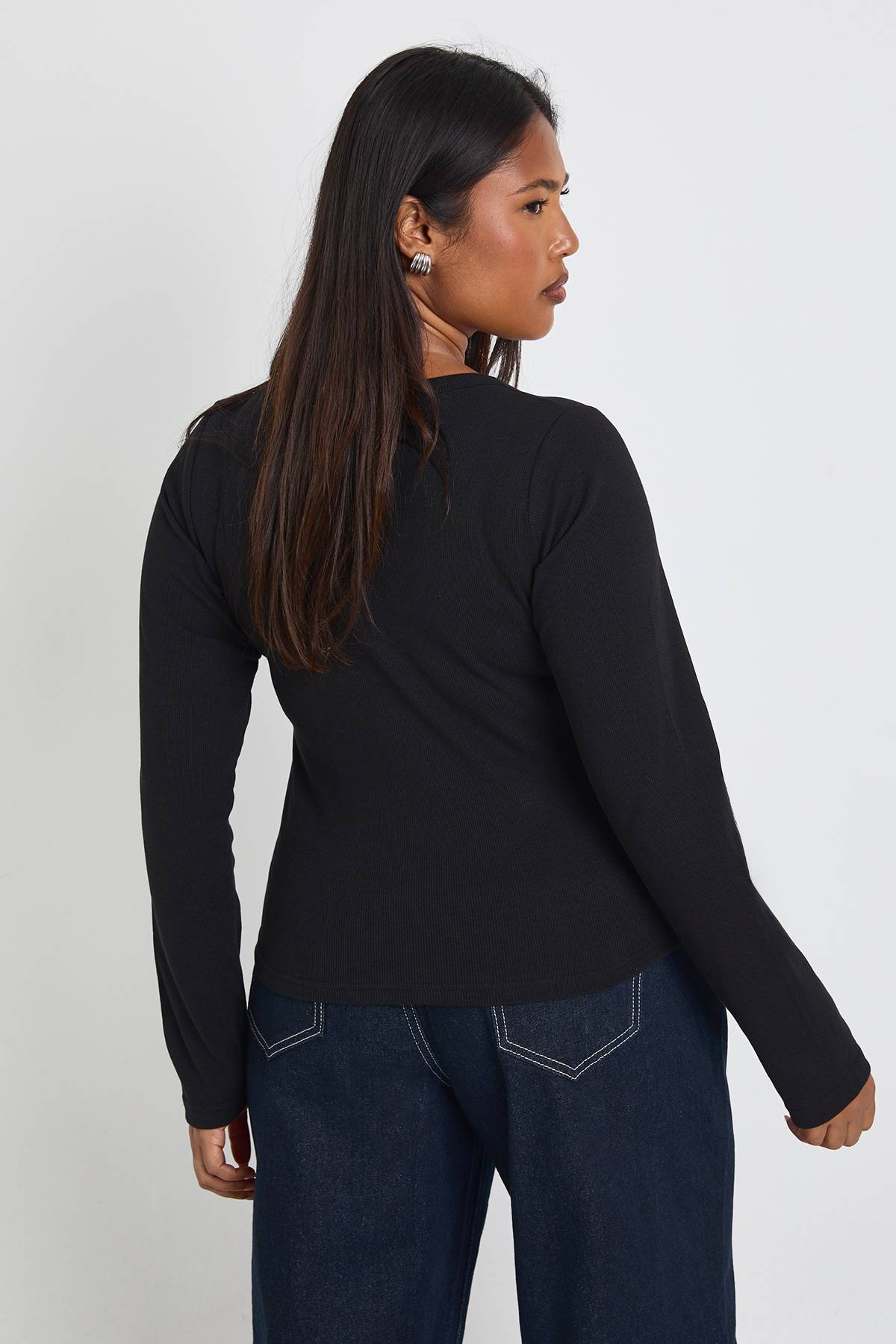 boohoo Top Grande Taille Côtelé À Encolure Dégagée Coupe Ajustée Longue À Manches Longues