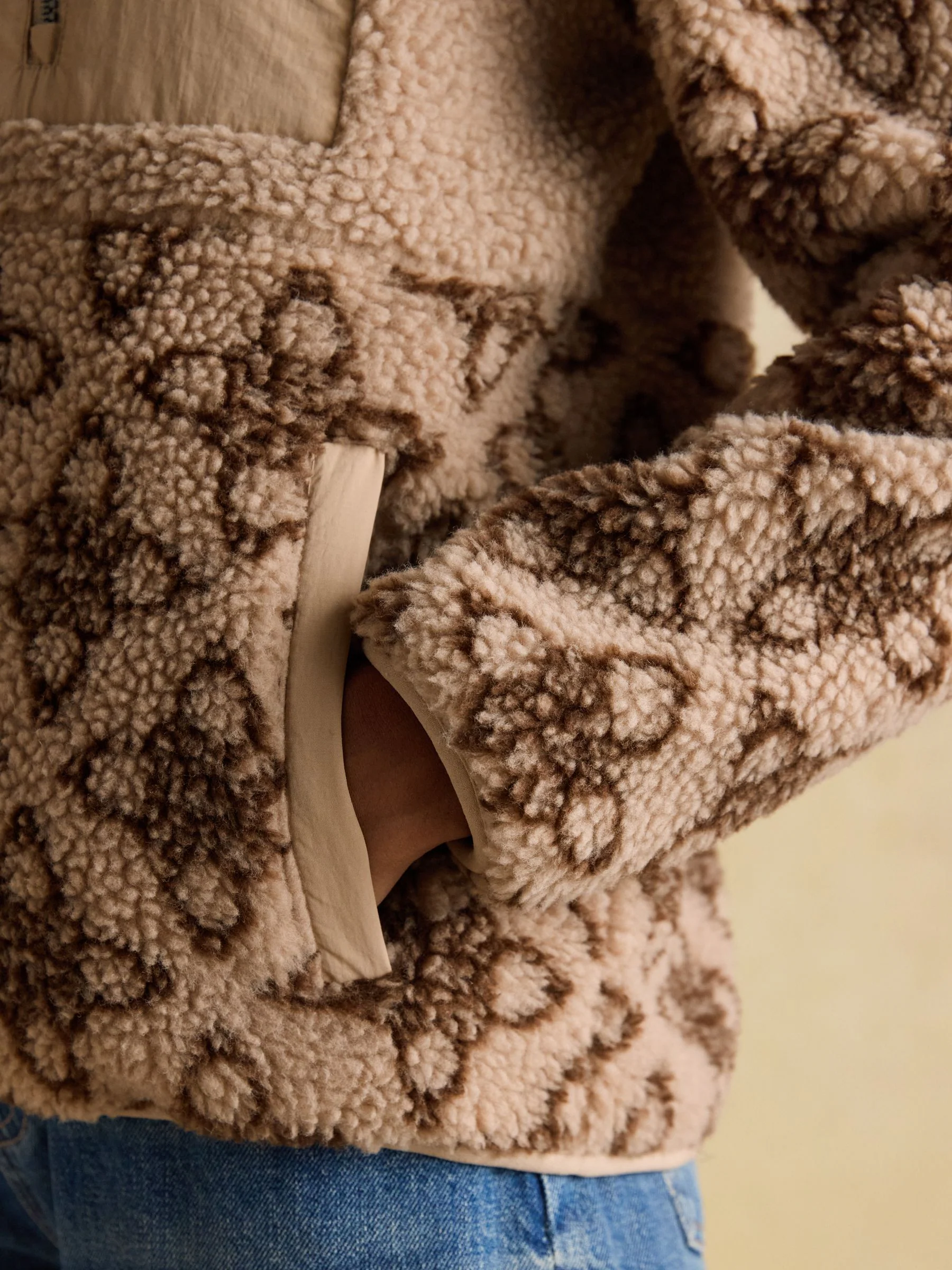 Neutrale iconenprint - Joules Lottie borg fleece met ritssluiting