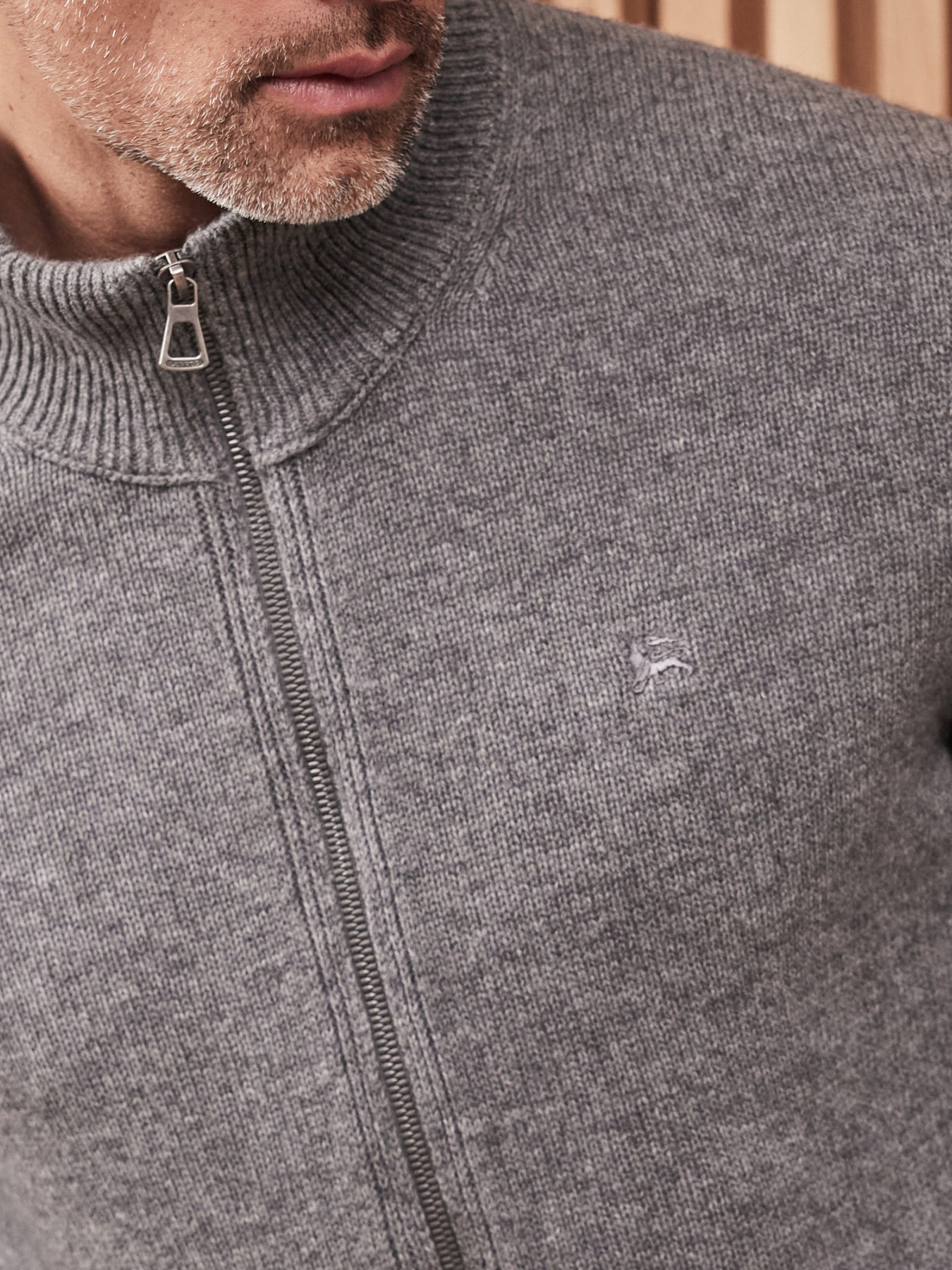 Strickjacke aus  Schurwoll-Kaschmir-Mix, stilvoll und lässig