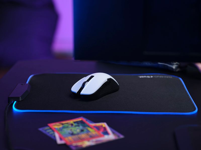 Trust Gaming-Maus GXT923 Ybar Weiss Kabellose Gaming-Maus mit RGB-Beleuchtung und 50 Stunden Akkubetriebsdauer