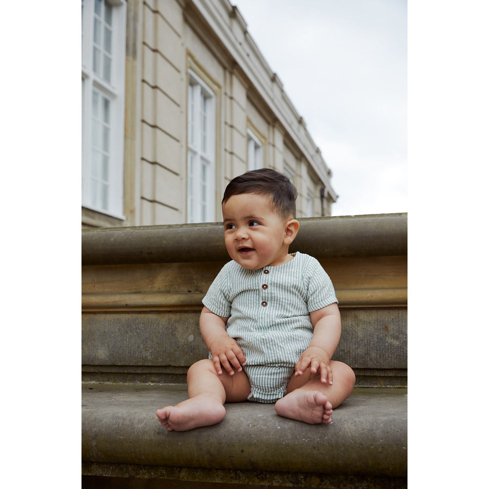 Køb COPENHAGEN COLORS Green W Cream Stripe Seersucker Romper W. Ærmer