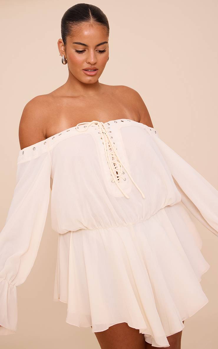 Crème Combi-short Grande Taille En Mousseline À Manches Longues Et Encolure Bardot Fluide