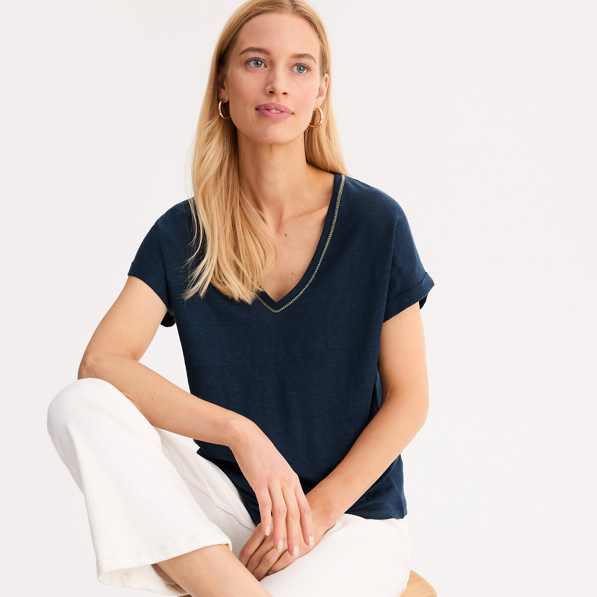ANNE WEYBURN<br>Camiseta de linho com decote em V e mangas curtas