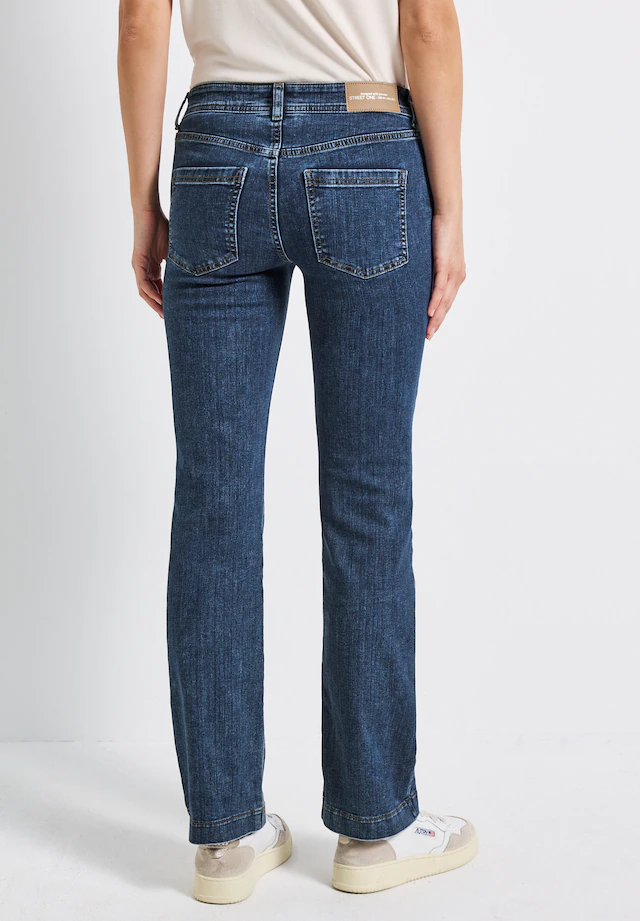 STREET ONE Bootcut-Jeans »Style Bootcut« in einer Slim Fit Passform und mit Stretch