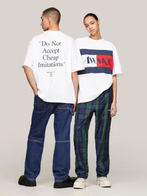 Camiseta Tommy x Awake NY com slogan nas costas