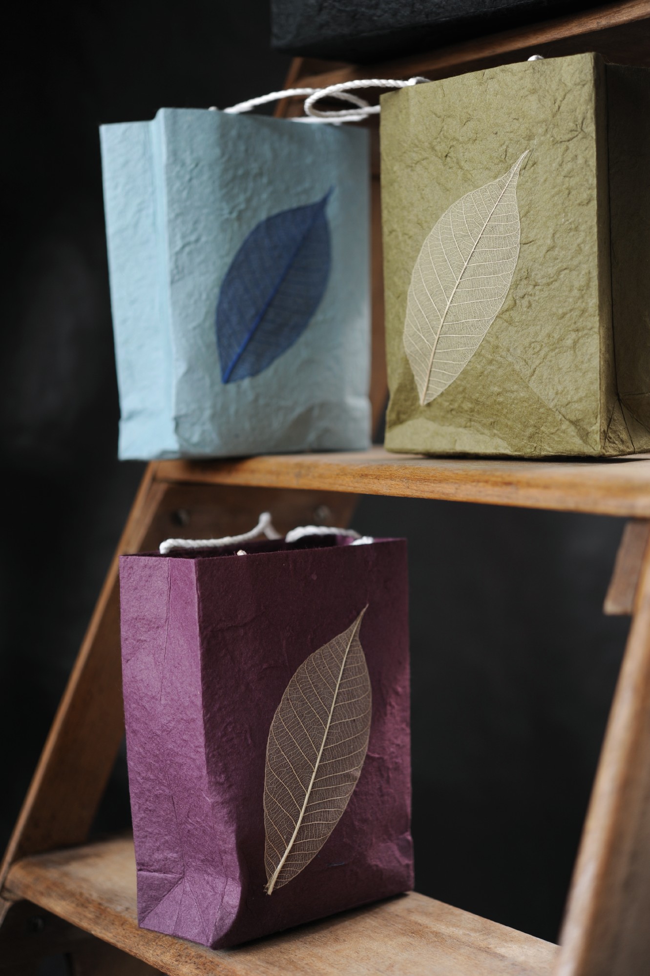 Tasche aus handgeschöpftem Papier, violett, L 11,5 cm, B 5 cm, H 16 cm günstig bestellen