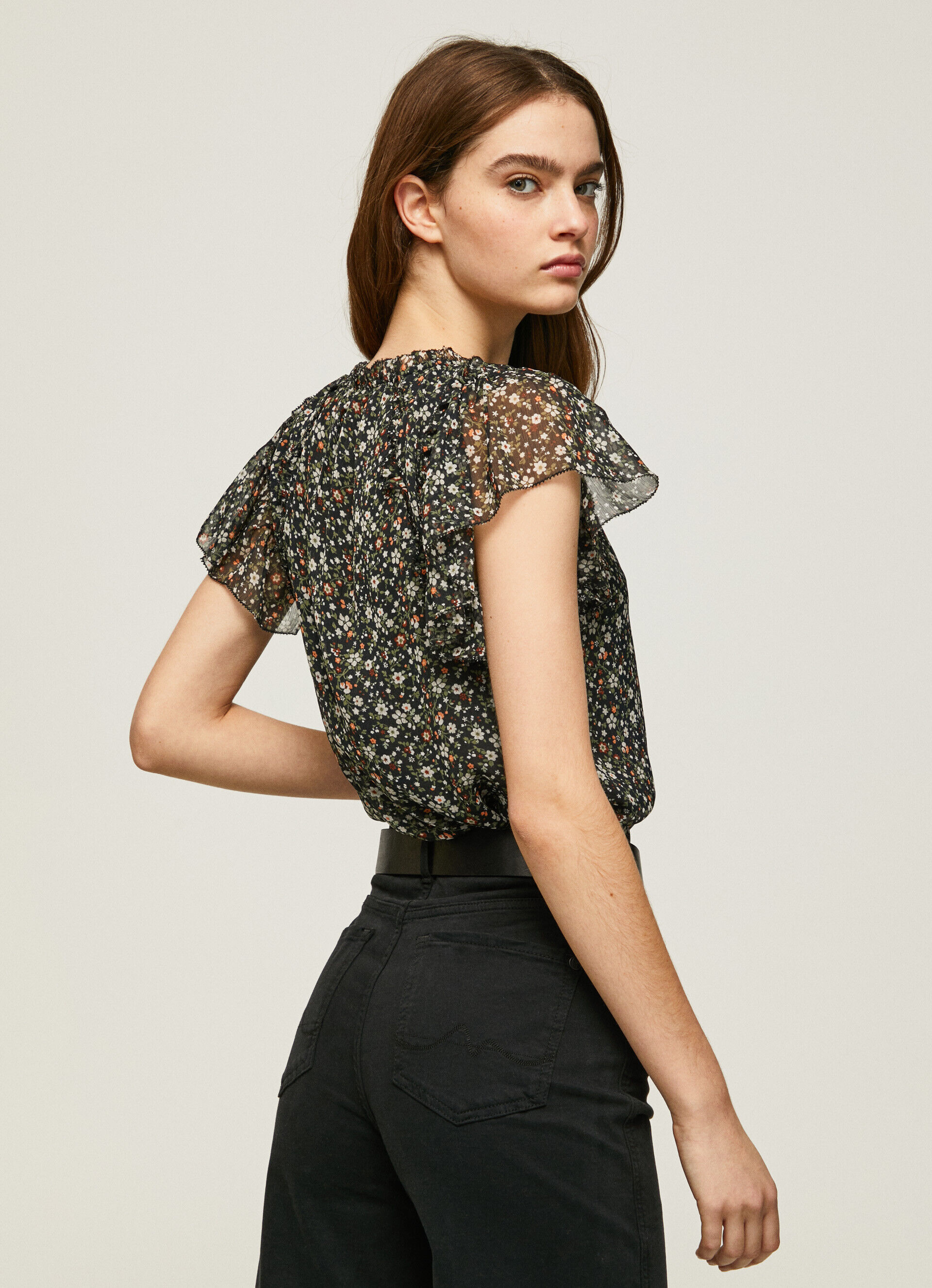 Blusa de chiffon com estampa floral - multicolorida