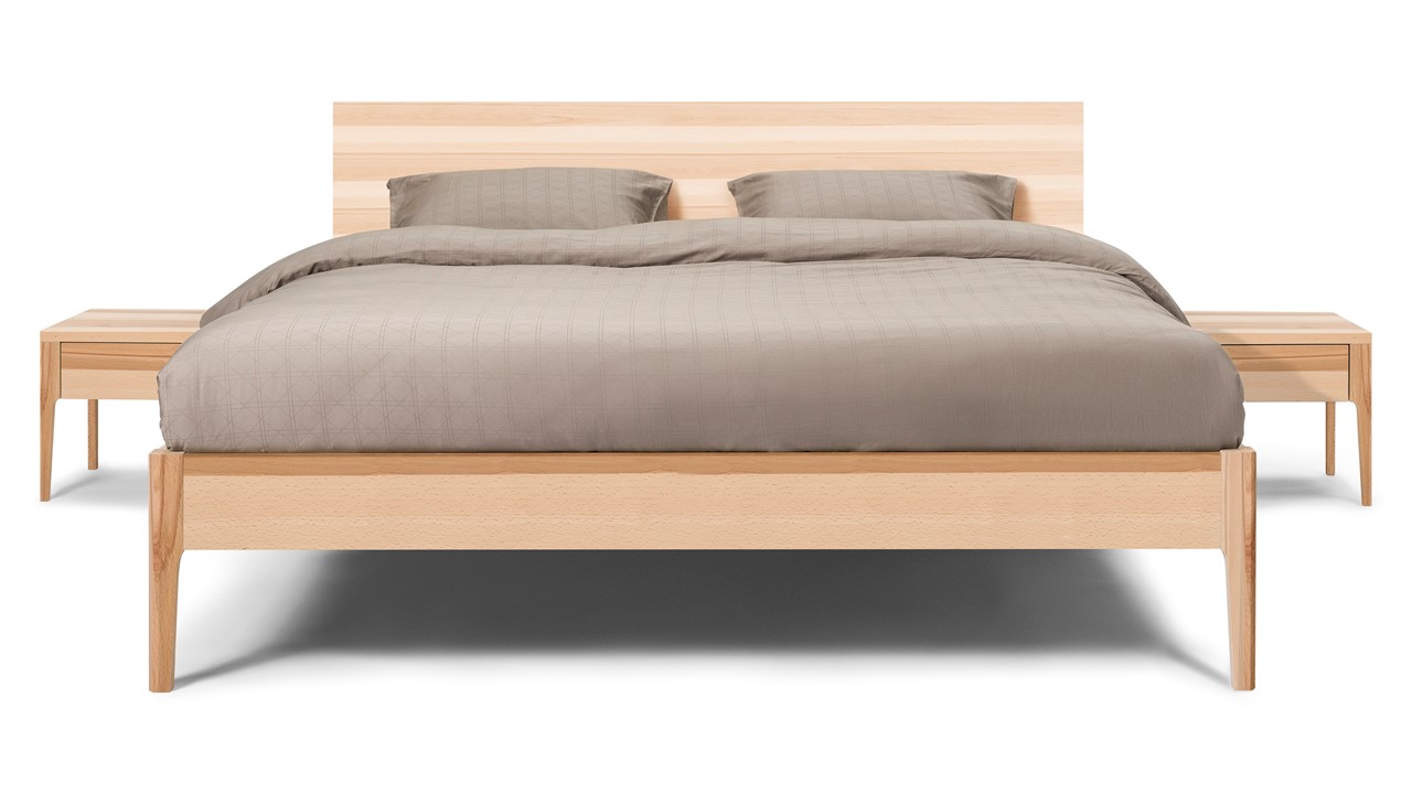 Bed Sky met hoofdbord en poten hout beuken