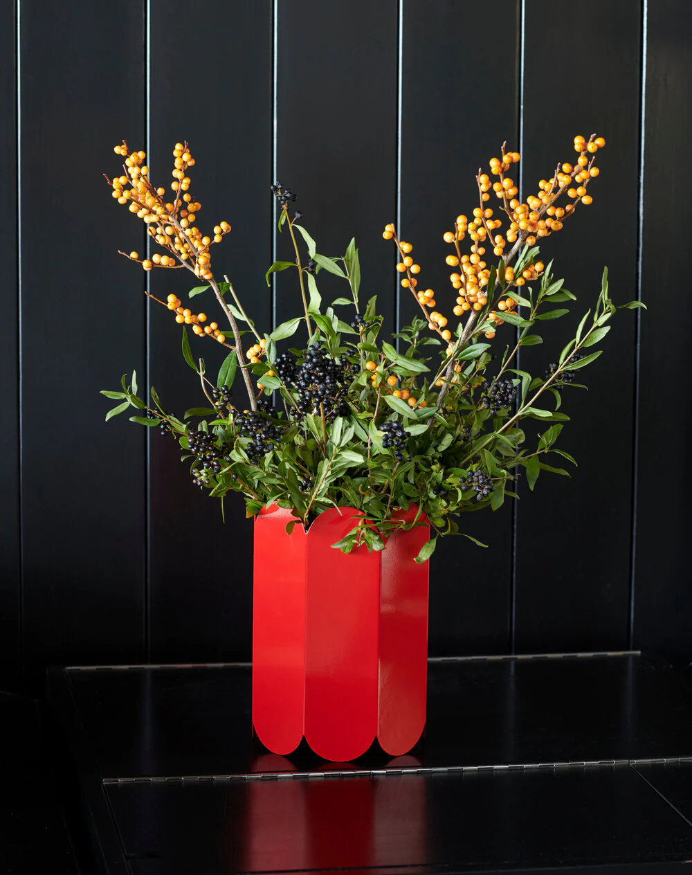 HAY  Arcs Vase  - Red