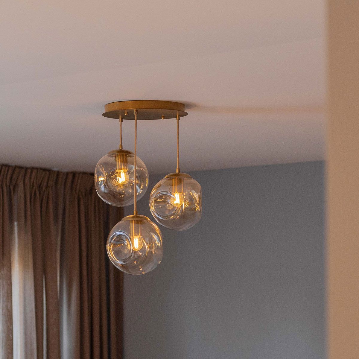 Art deco hanglamp messing met amber glas 3-lichts - Douglass