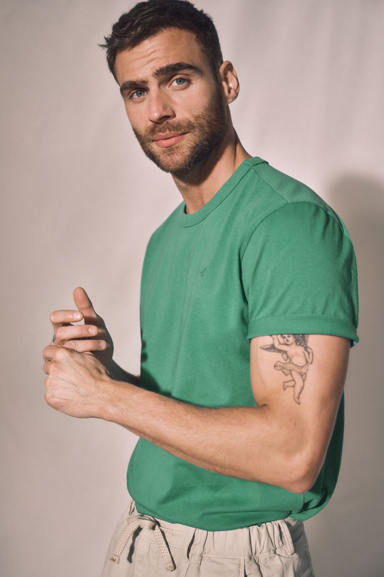 Camiseta básica de algodão com estampa de avião - Verde