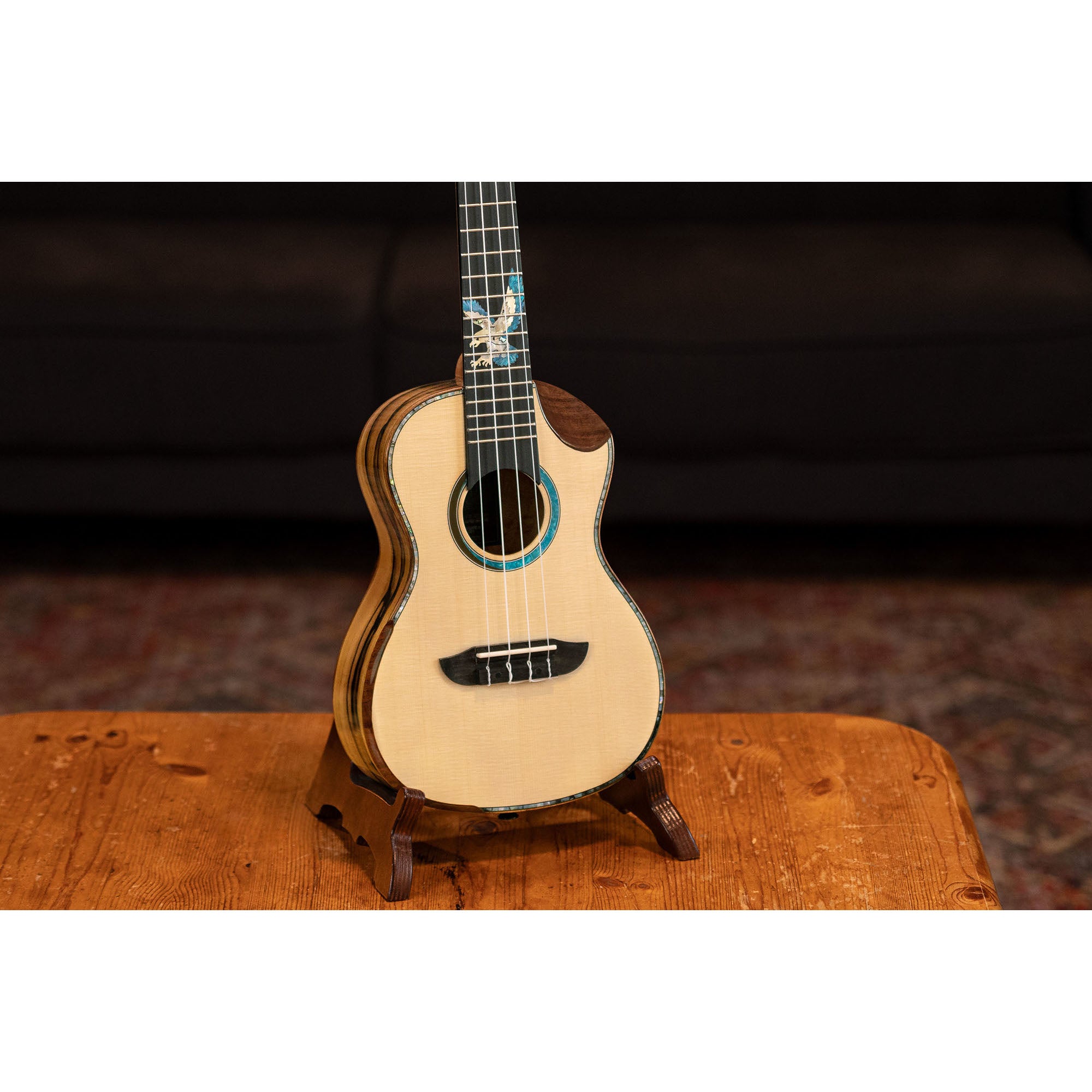 Ortega The Private Room EAGLESUITE-U Concert Ukulele E/A concert ukelele met gigbag