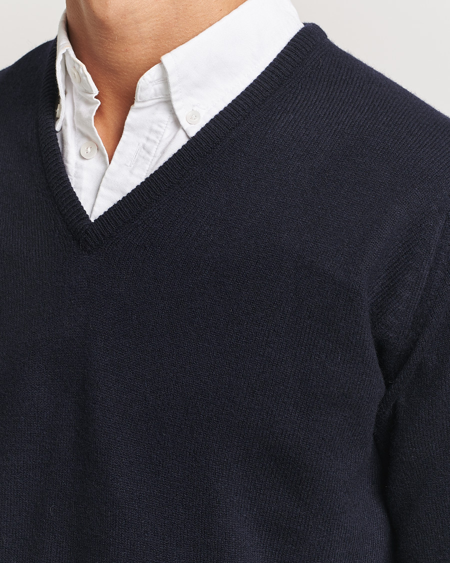 William Lockie Rob Lambswool V-Neck Navy