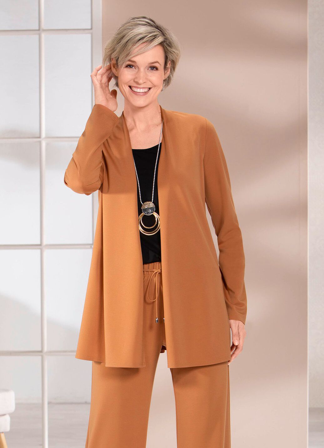 Shirtjacke in verschlussloser Form in 4 Farben