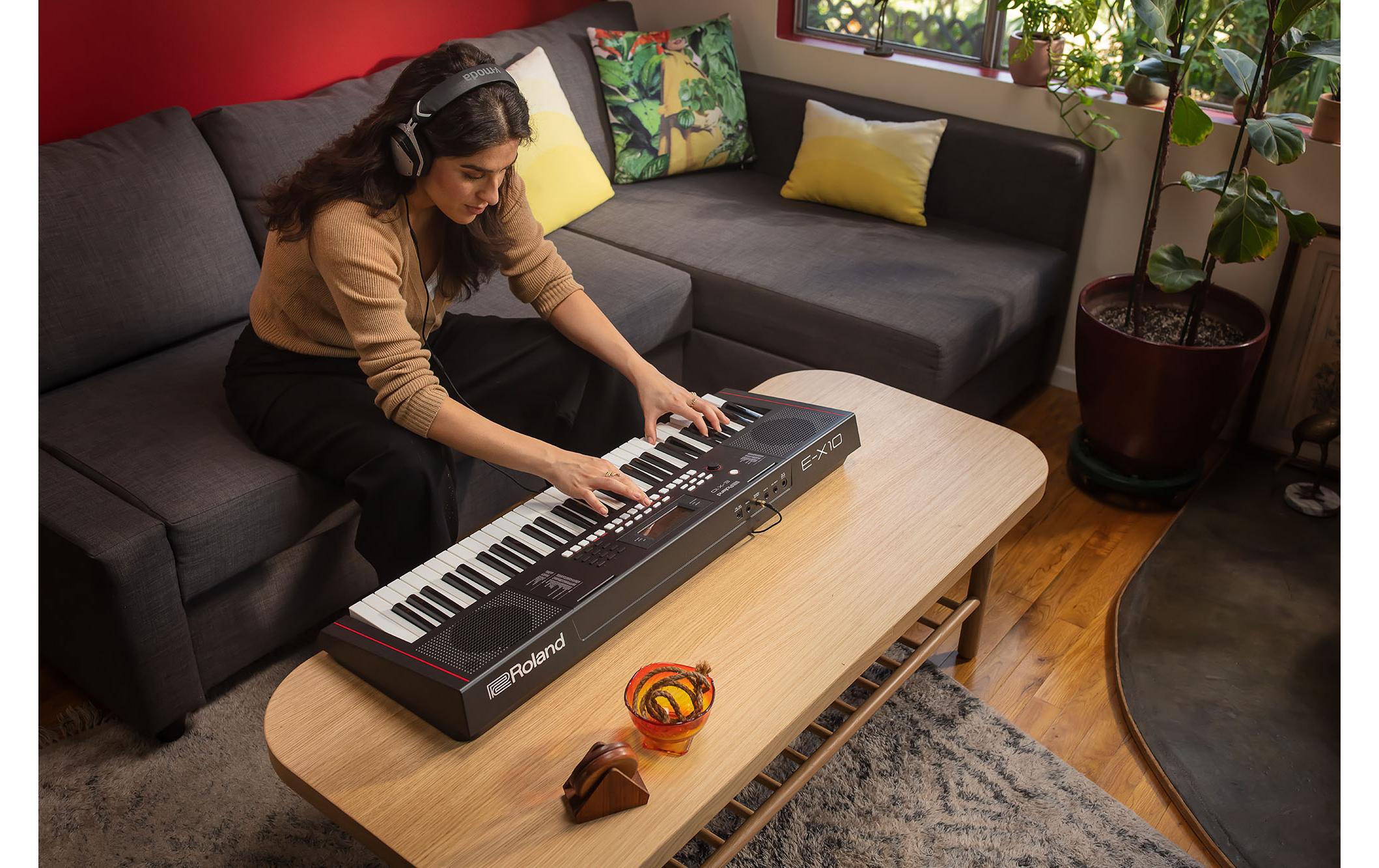 Keyboard E-X10<br>Modernes, tragbares Keyboard mit besonderer Qualität