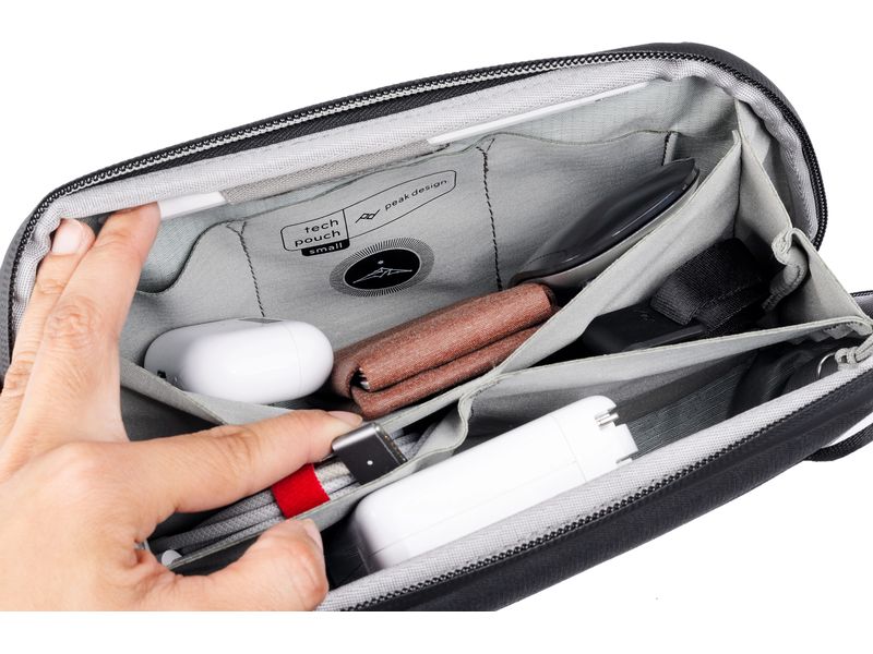 Peak Design Kleine Tech-Tasche Schwarz Tech Pouch zur Aufbewahrung von Stiften, SD-Karten, Batterien und mehr