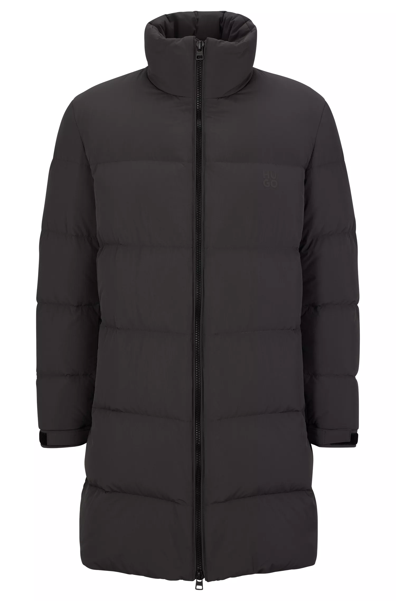 Casaco puffer HUGO vermelho, impermeável, com logotipos sobrepostos.