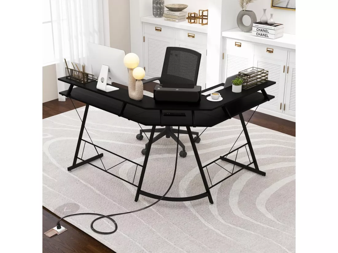 Bureau d'angle 130 x 130 cm, Bureau d'Ordinateur en Forme de L avec Long Support de Moniteur, Plateau à Clavier, Table Informatique avec 2 Prises de Courant & 2 USB (Noir)