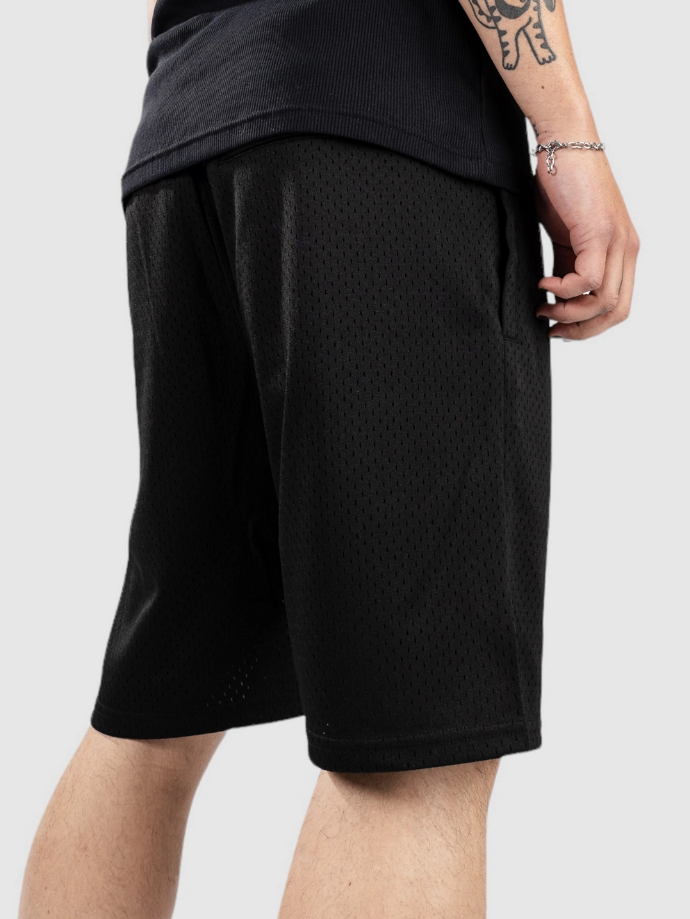 Welcome Fang Mesh Shorts black