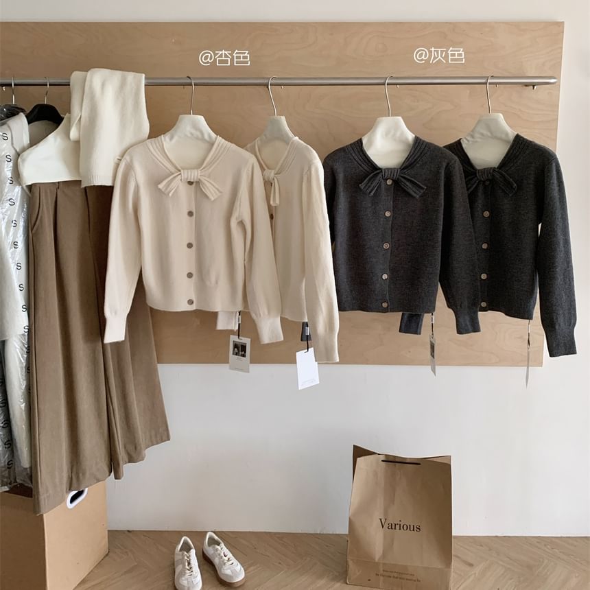 Dute - Effen vest met strikhals en knoopjes