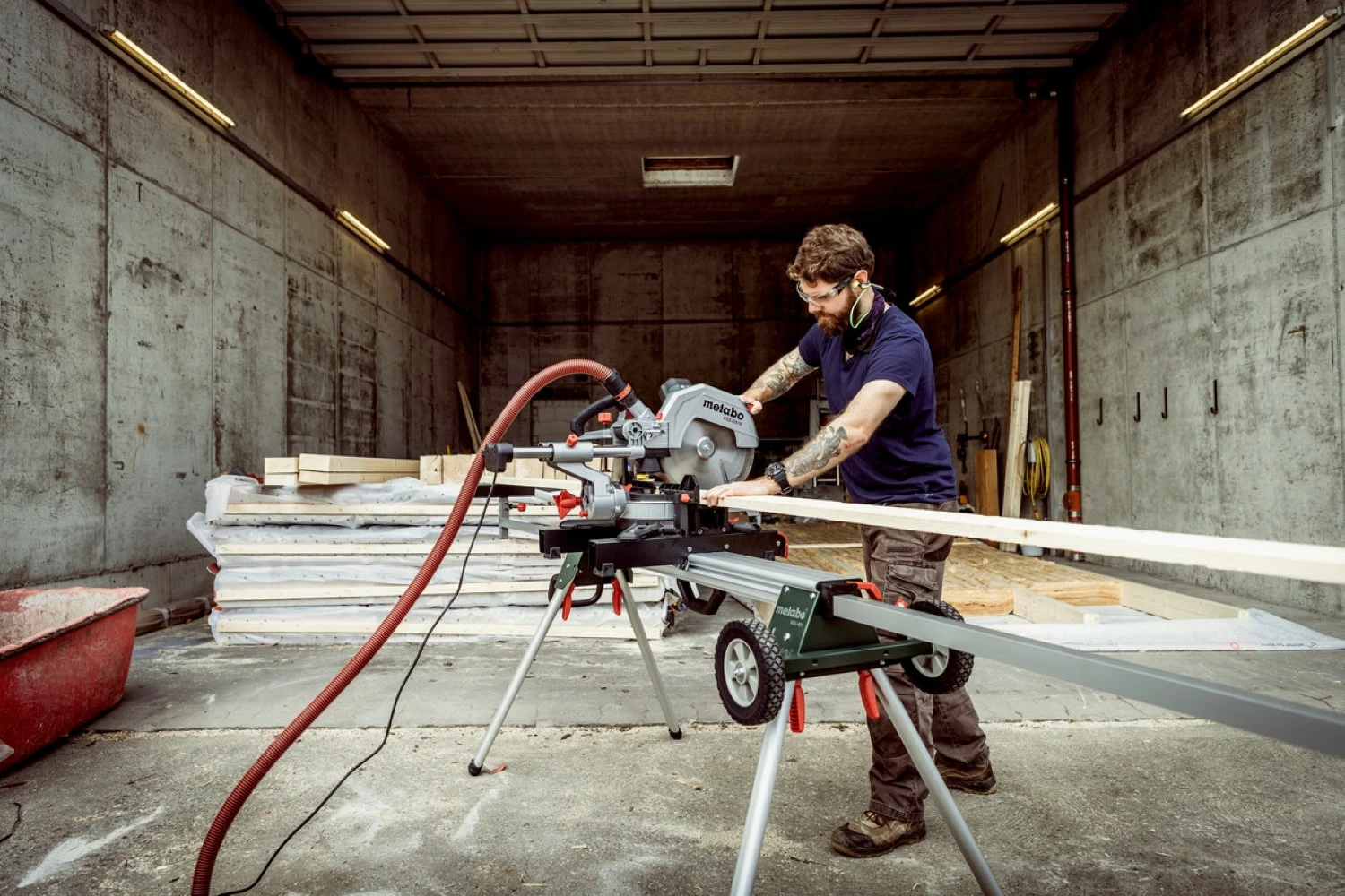 Metabo KGS 305 M Afkortzaag - 2000W - 305 x 30mm - Quick hendel - met onderstel KSU 251