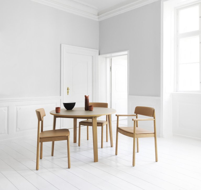 Normann Copenhagen Timb eetkamerstoel gestoffeerd naturel/leer camel
