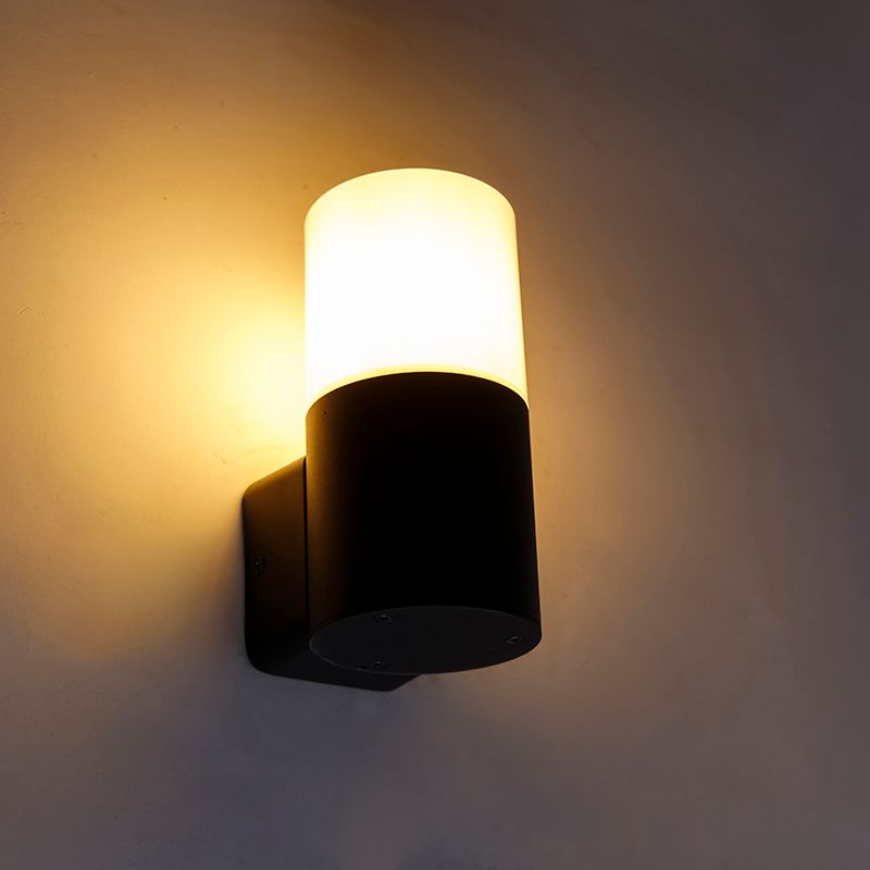 Moderne buiten wandlamp zwart met opaal kap IP44 - Odense