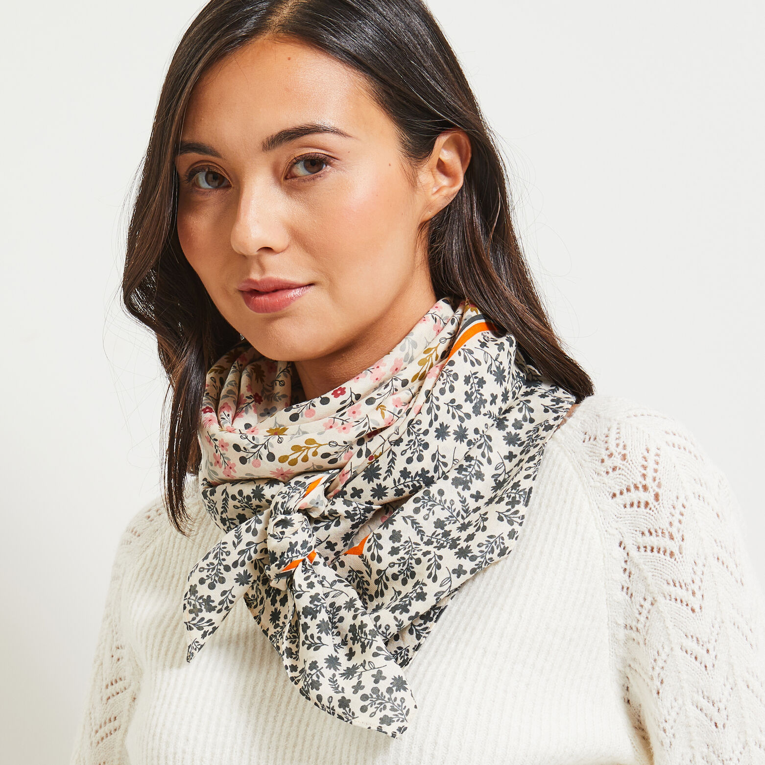 Foulard carré fleuri femme