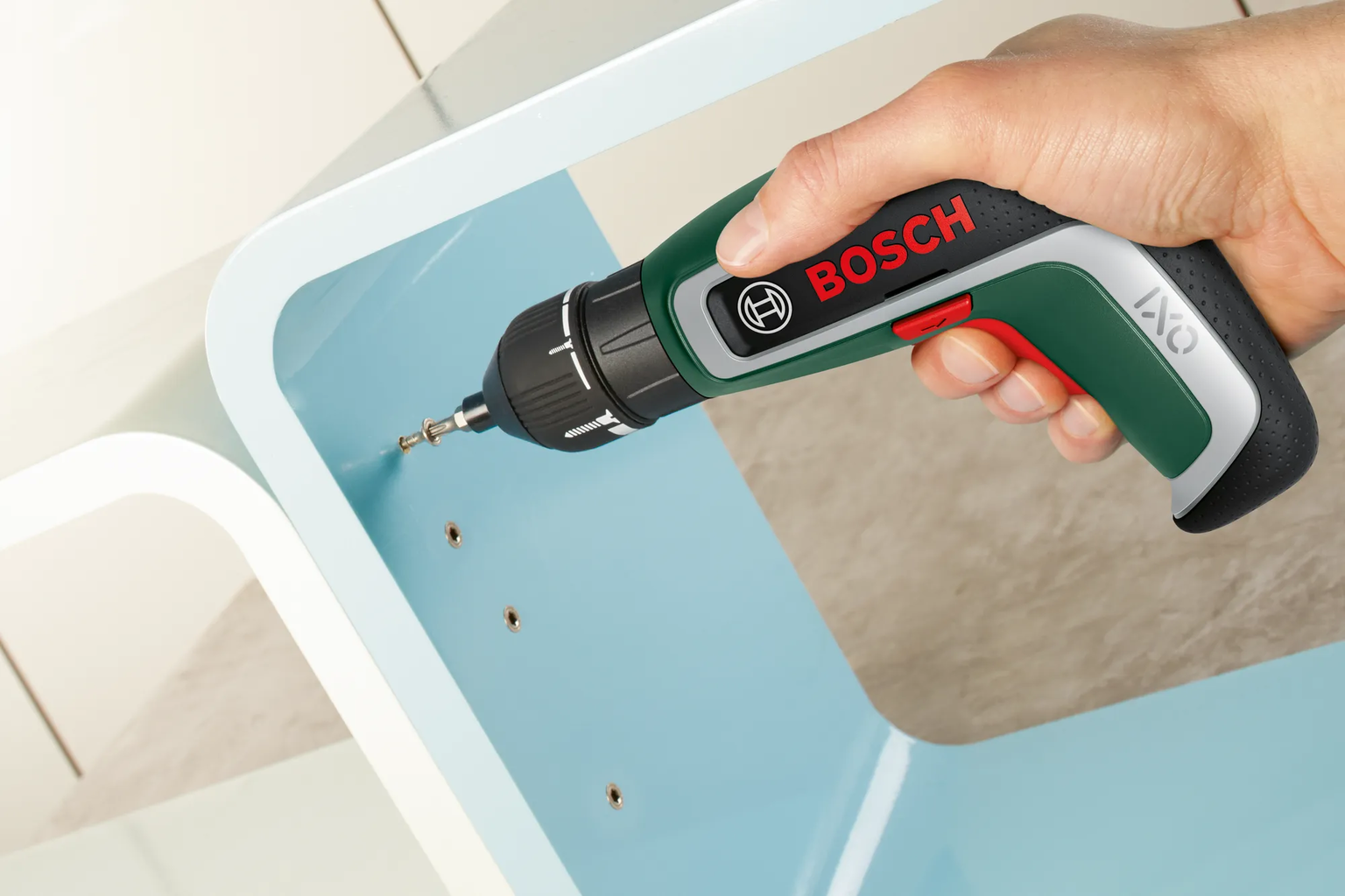 Bosch Home & Garden  IXO 7 Akkuschrauber, Set    Kabelloser, multifunktionaler Helfer für Heimwerker & Bastler
