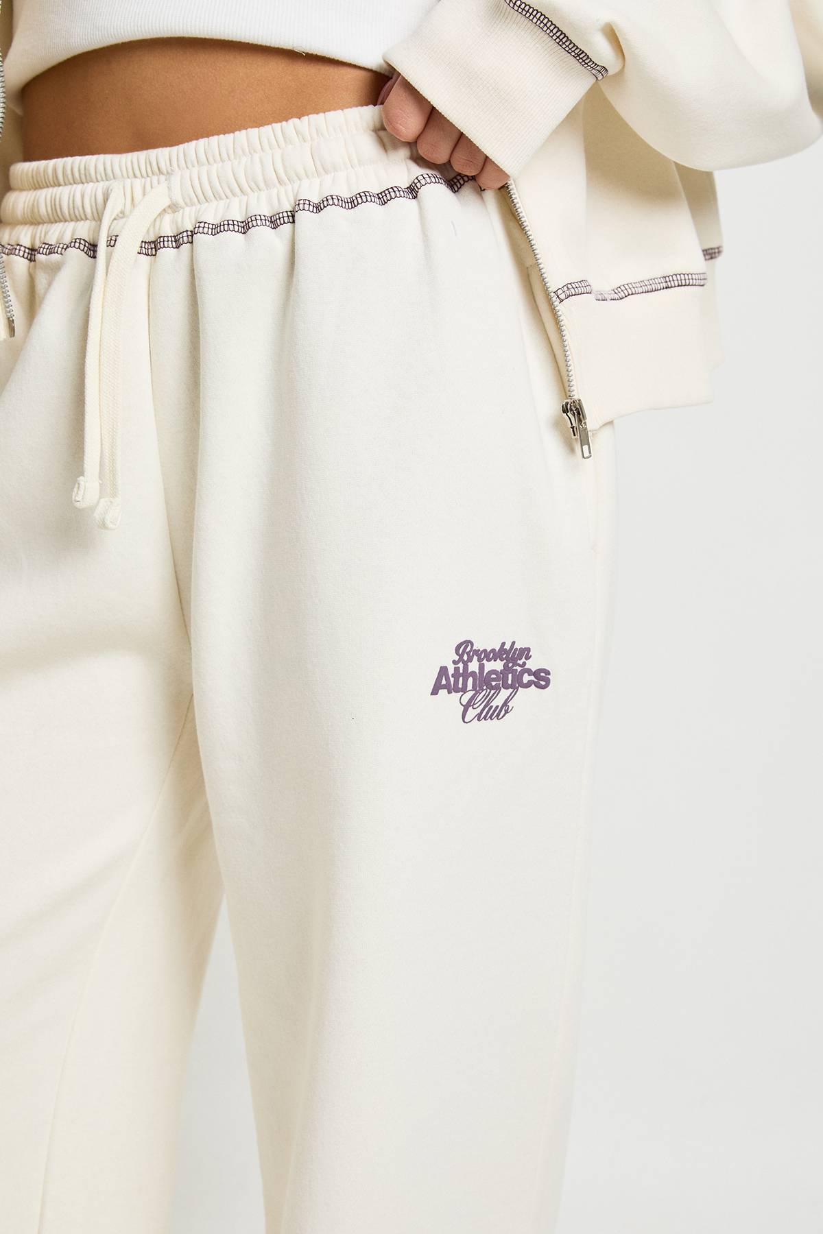 boohoo Ensemble De Jogging À Casynthétiqueche Boxy Zippé Athletics Club Avec Coutures Contrastées