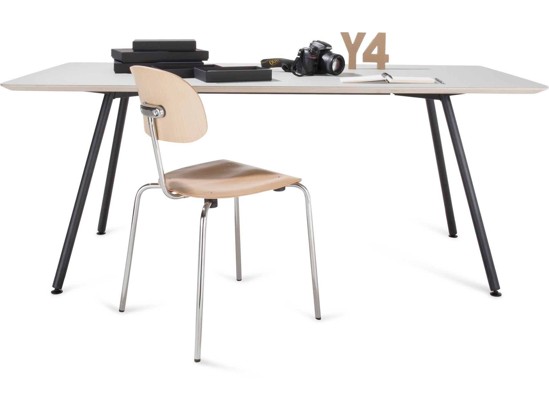 Modulor Tisch Y4 Stahl schwarz 20°