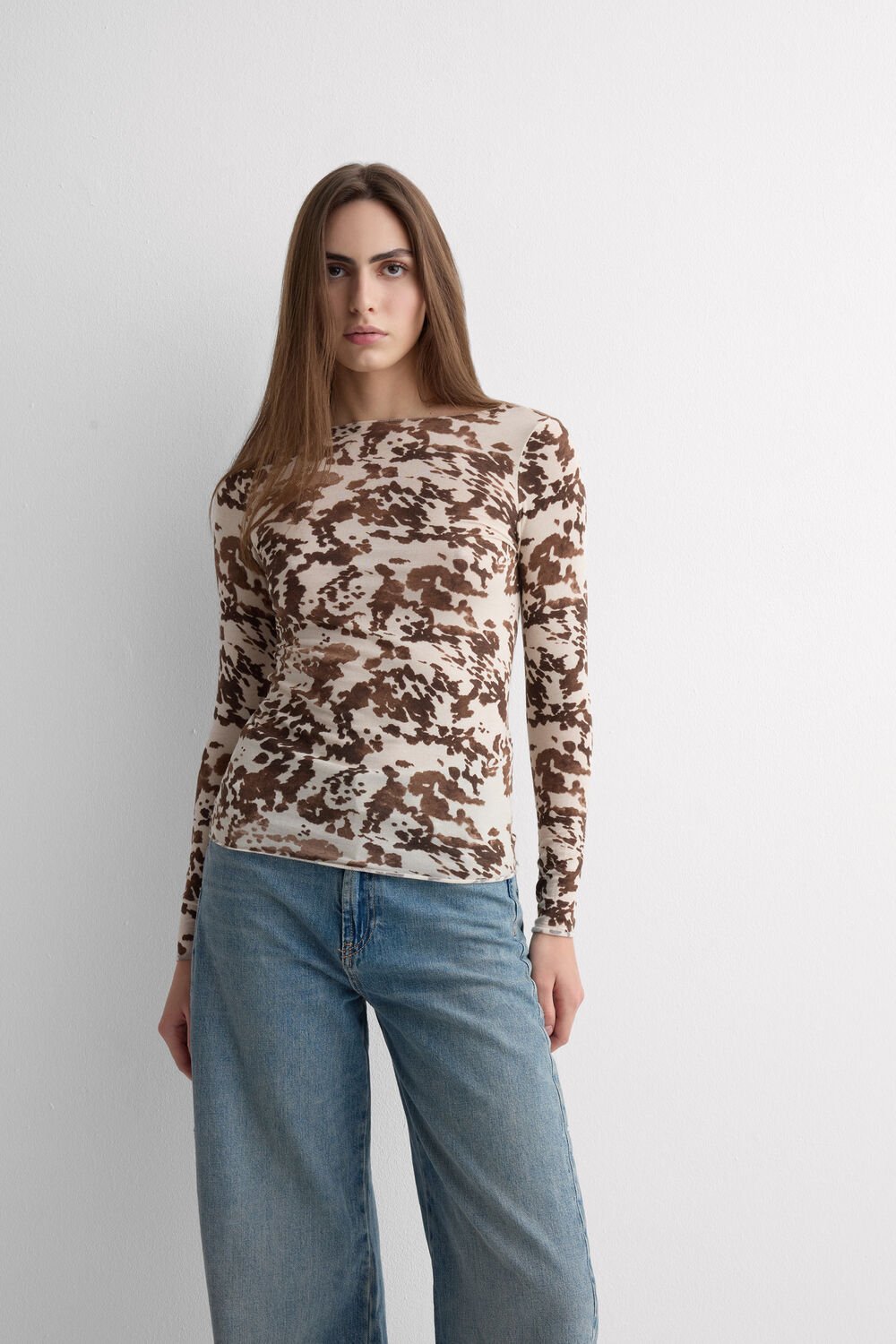 Blusa de manga comprida com estampa de vaca em modal ultraleve com cashmere.