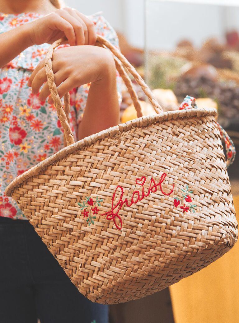 Sac panier en paille brodé Fraise