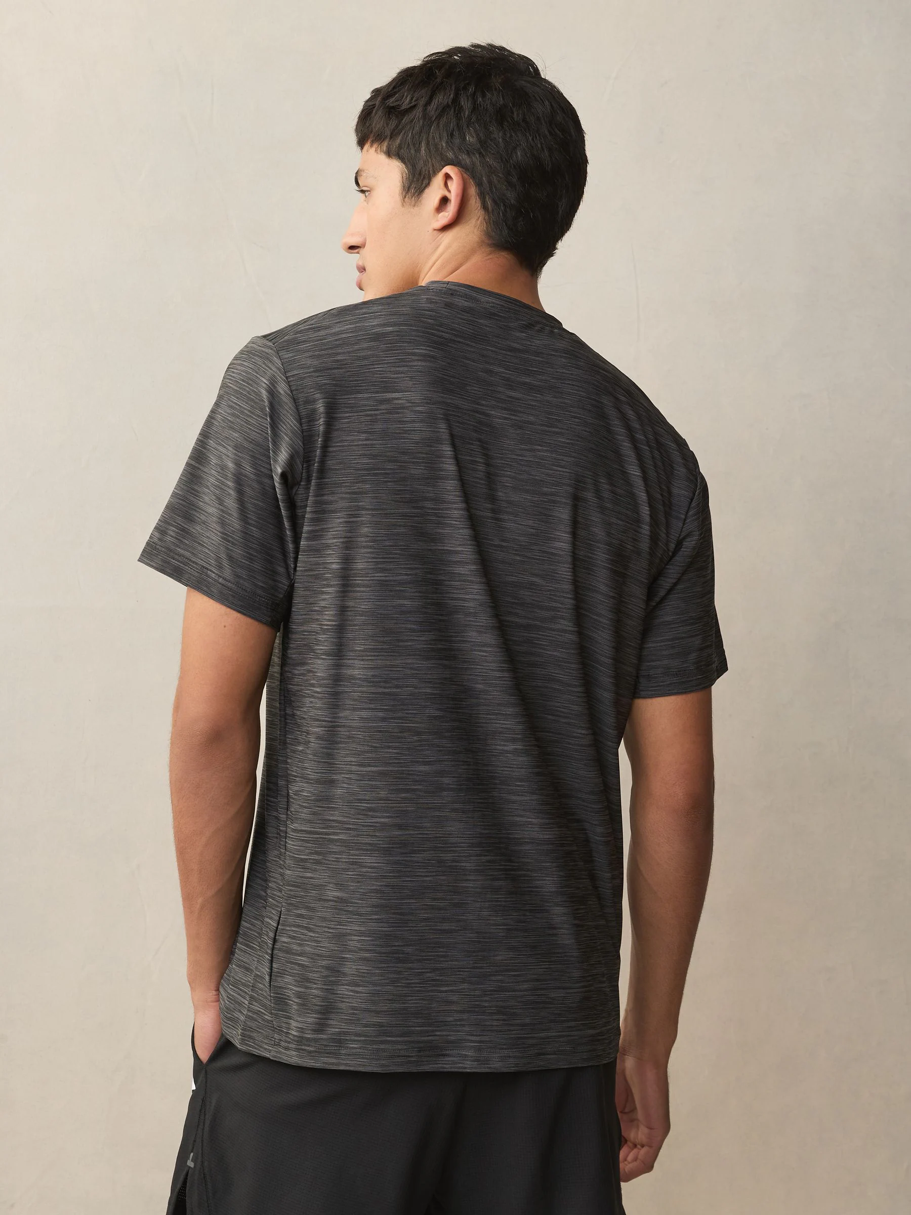 Grijs en zwart - adidas Train Essentials trainingsshirt met stretch