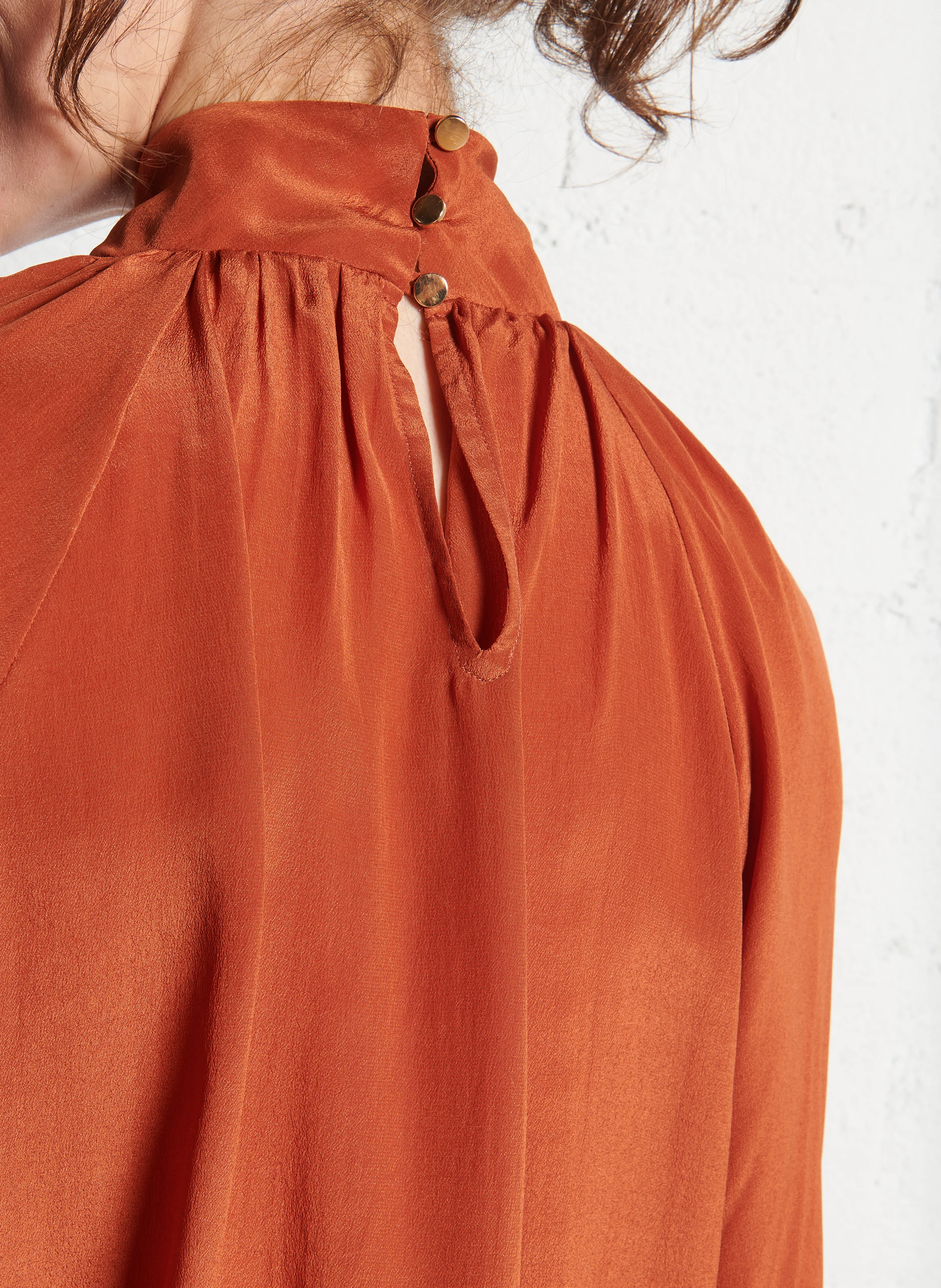 CURTIS - Blouse col montant en soie | Marron